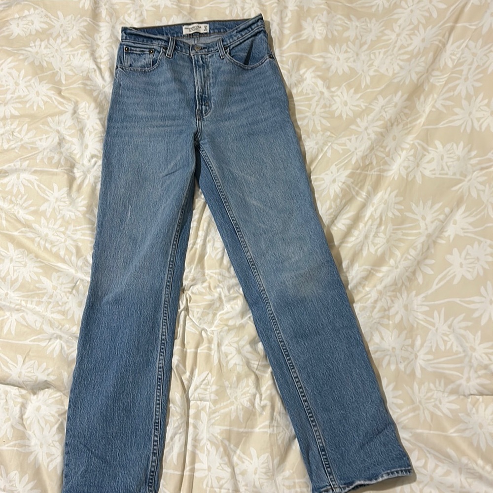 Abercrombie The 90’s Straight Ultra High Rise Jean